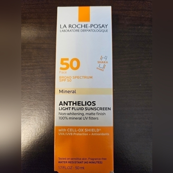 Anthelios Mineral Ultra-Light Face Sunscreen Fluid SPF 50 - Picture 1 of 2